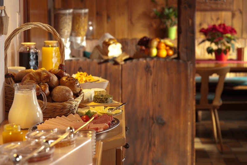 boulangerie-LE REVEST LES EAUX-min_breakfast_buffet_food_restaurant_meal_hotel_plate_fresh-718745