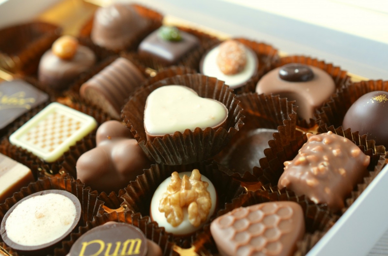 boulangerie-LE REVEST LES EAUX-min_chocolates_food_candy_calories_nibble_chocolate_heart-782043